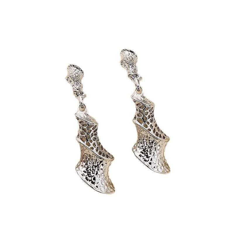 Exaggerated Hollow Horseshoe Metal Earrings - Vienna Verve Collection